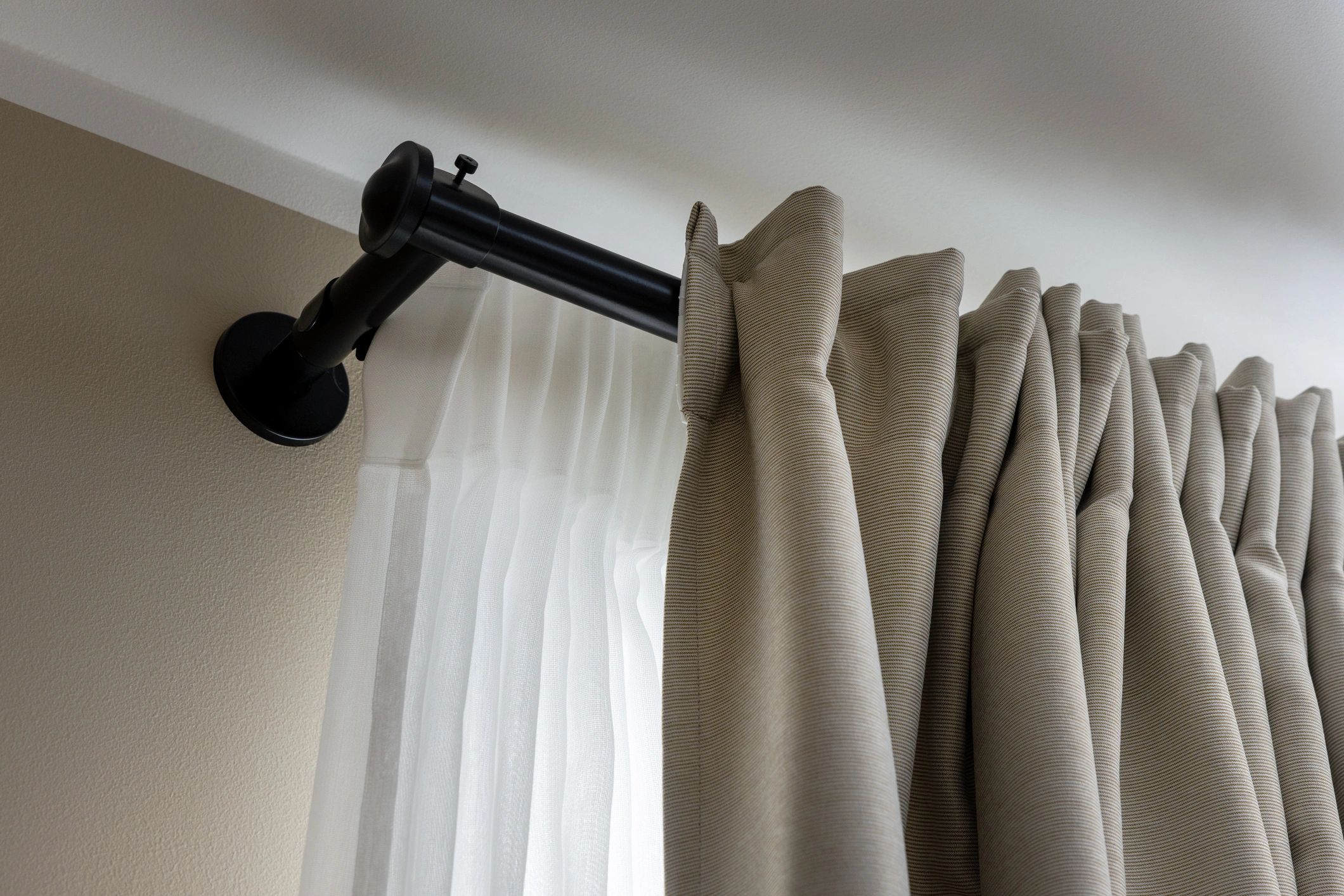modern curtain rods home interior